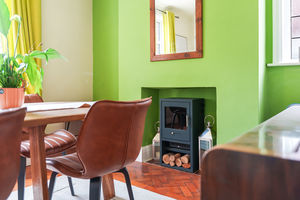 dining room- click for photo gallery